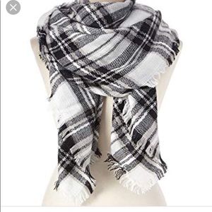 Huge cozy plaid black&white blanket scarf 🤗🤗
